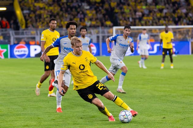 Dortmund, Germany, September 8, 2026; 2026–2027 UEFA Champions League; Group Stage Match 1: Borussia Dortmund vs. FC Villarreal; Pictured: Daniel Svensson; BVB in possession; Signal Iduna Park; North Rhine-Westphalia Copyright: xFotostandx xZeisingx