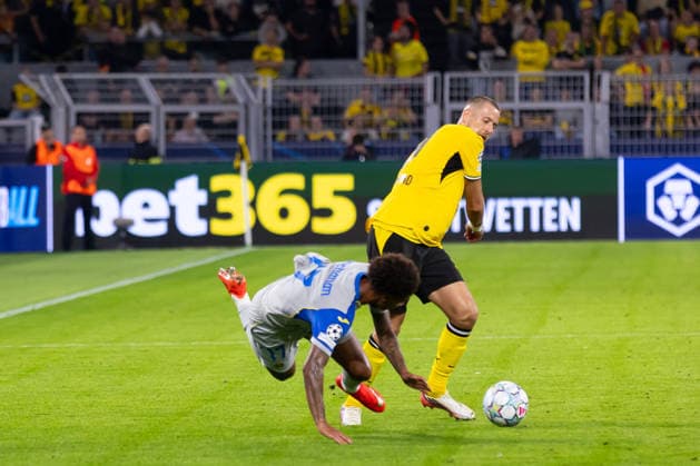 Dortmund, Germany, September 8, 2026; 2026–2027 UEFA Champions League Group Stage Match 1: Borussia Dortmund vs. FC Villarreal; Pictured, from left, in a tackle: Renato Veiga (VIL) and Waldemar Anton (BVB); Signal Iduna Park, North Rhine-Westphalia Copyright: xFotostandx xZeisingx
