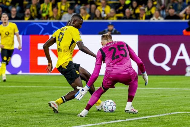 DORTMUND - Serhou Guirassy of Borussia Dortmund shoots under pressure from Villarreal CF goalkeeper Peter Gulacsi during the UEFA Champions League match between Borussia Dortmund and Villarreal CF at Signal Iduna Park on 08 September 2026 in Dortmund, Germany. MARCEL TER BALS ANP UEFA Champions League 2026 27 xVIxANPxSportx xMarcelxterxBalsxIVx 567681067 originalFilename: 567681067.jpg