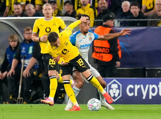 Konstantinos Karetsas (Borussia Dortmund), 19, in a tackle with Santi Comesana (Villarreal CF), 14; Borussia Dortmund vs. Villarreal CF, Soccer, UEFA Champions League, Matchday 1, 2026–2027 season, September 8, 2026, Borussia Dortmund vs. Villarreal CF, Soccer, UEFA Champions League, Matchday 1, 2026–2027 season, September 8, 2026, Dortmund Copyright: xEibner-Pressefoto ScottxColemanx EP_SCN