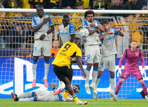 Tani Oluwaseyi, Villarreal CF, 21, Pape Gueye, Villarreal CF, 18, Renato Veiga (Villarreal CF, 12) and Santi Comesana (Villarreal CF, 14) block a free kick by Serhou Guirassy (Borussia Dortmund, 9). Borussia Dortmund vs. Villarreal CF, Soccer, UEFA Champions League, Matchday 1, 2026–2027 season, September 8, 2026, Borussia Dortmund vs. Villarreal CF, Soccer, UEFA Champions League, Matchday 1, 2026–2027 season, September 8, 2026, Dortmund Copyright: xEibner-Pressefoto ScottxColemanx EP_SCN