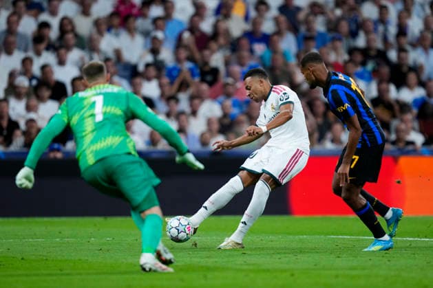 ESP: Real Madrid - Inter Milan. UEFA Champions League. Matchday 1 Josep Martinez, Andy Diouf of Inter Milan and Kylian Mbappe of Real Madrid CF during the UEFA Champions League match, matchday 1, between Real Madrid and FC Inter de Milan played at Santiago Bernabeu Stadium on 8 Sep, 2026 in Madrid, Spain. kpng Copyright: xCesarxCebollax xPRESSINPHOTOx PS_2627_UCL_RMA_INT_083