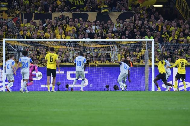 Soccer: UEFA Champions League Group Stage, Matchday 1—Borussia Dortmund vs. Villarreal on September 8, 2026, at Signal Iduna Park in Dortmund. The 1–0 goal was scored by an own goal from Renato Veiga of Villarreal. xRx