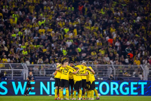 September 8, 2026, Soccer, Matchday 1 of the UEFA Champions League, Borussia Dortmund vs. Villarreal. The BVB players stand together at Signal Iduna Park in Dortmund, North Rhine-Westphalia, Germany xRHR PHOTO DEx Copyright: DennisxEwert RHR-FOTOx RHR-FOTO DE