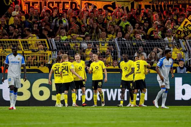 DORTMUND - A Borussia Dortmund team celebrates their team s first goal during the UEFA Champions League match between Borussia Dortmund and Villarreal CF at Signal Iduna Park on 08 September 2026 in Dortmund, Germany. MARCEL TER BALS ANP UEFA Champions League 2026 27 xVIxANPxSportx xMarcelxterxBalsxIVx 567682355 originalFilename: 567682355.jpg
