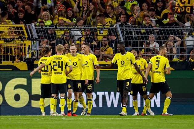 DORTMUND - A Borussia Dortmund team celebrates their team s first goal during the UEFA Champions League match between Borussia Dortmund and Villarreal CF at Signal Iduna Park on 08 September 2026 in Dortmund, Germany. MARCEL TER BALS ANP UEFA Champions League 2026 27 xVIxANPxSportx xMarcelxterxBalsxIVx 567682374 originalFilename: 567682374.jpg
