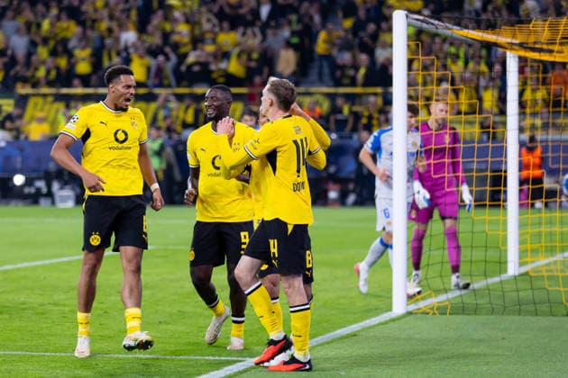 Dortmund, Germany, September 8, 2026, 2026–2027 UEFA Champions League, Group Stage Match 1: Borussia Dortmund vs. FC Villarreal. Pictured, right: Goal scorer Maximilian Beier (BVB) celebrates with his teammates after scoring the 1–0 goal; from left: Felix Nmecha (BVB), Serhou Guirassy (BVB), Ethan Nwaneri (BVB) at Signal Iduna Park, North Rhine-Westphalia Copyright: xFotostandx xZeisingx