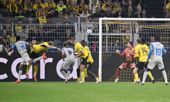 Santiago Mourino of FC Villarreal (left) scores the goal with this header on 08 09 2026, 2026–2027 UEFA Champions League, Matchday 1, Borussia Dortmund vs. FC Villarreal. UEFA regulations prohibit any use of photographs as image sequences and or quasi-video. Dortmund, Signal Iduna Park, North Rhine-Westphalia, Germany Team2