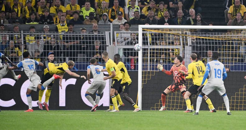 Santiago Mourino of FC Villarreal (left) scores the goal with this header on 08 09 2026, 2026–2027 UEFA Champions League, Matchday 1, Borussia Dortmund vs. FC Villarreal. UEFA regulations prohibit any use of photographs as image sequences and or quasi-video. Dortmund, Signal Iduna Park, North Rhine-Westphalia, Germany Team2