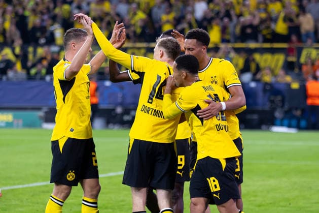 Dortmund, Germany, September 8, 2026, 2026–2027 UEFA Champions League Group Stage Match 1: Borussia Dortmund vs. FC Villarreal. Pictured in the center, goal scorer Maximilian Beier. BVB celebrates with his teammates after his goal to make it 1–0 at Signal Iduna Park, North Rhine-Westphalia Copyright: xFotostandx xZeisingx