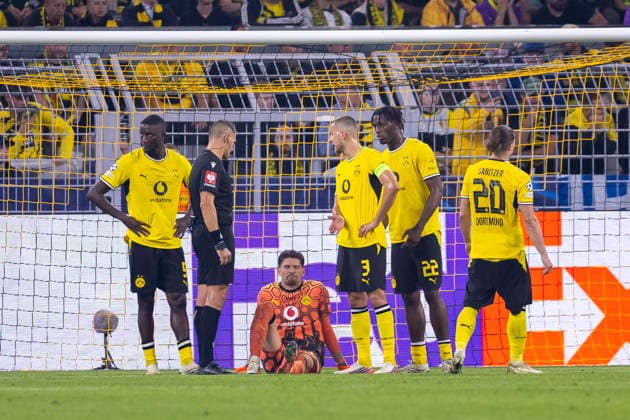 September 8, 2026, Soccer, Matchday 1 of the UEFA Champions League, Borussia Dortmund vs. Villarreal; Goalkeeper Gregor Kobel of Borussia Dortmund remains on the ground, injured. Dortmund, Signal Iduna Park, North Rhine-Westphalia, Germany; xRHR PHOTO DEx Copyright: DennisxEwert RHR-FOTOx RHR-FOTO DE