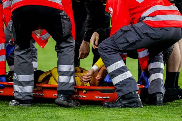 DORTMUND - Konstantinos Karetsas of Borussia Dortmund leaves the field injured during the UEFA Champions League match between Borussia Dortmund and Villarreal CF at Signal Iduna Park on September 8, 2026, in Dortmund, Germany. MARCEL TER BALS ANP UEFA Champions League 2026 27 xVIxANPxSportx xMarcelxterxBalsxIVx 567683171 originalFilename: 567683171.jpg