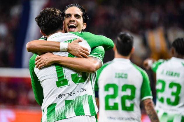 FOOTBALL : Lille OSC vs Real Betis Balompie - Ligue des Champions - Phase de Ligue - JournÃ e 1 - 08 09 2026 Joie des joueurs du Real Betis BalompiÃ apres le but de Troy Parrott (Real Betis BalompiÃ ) Villeneuve d AsqcFrance  Copyright: xBaptistexAutissierx