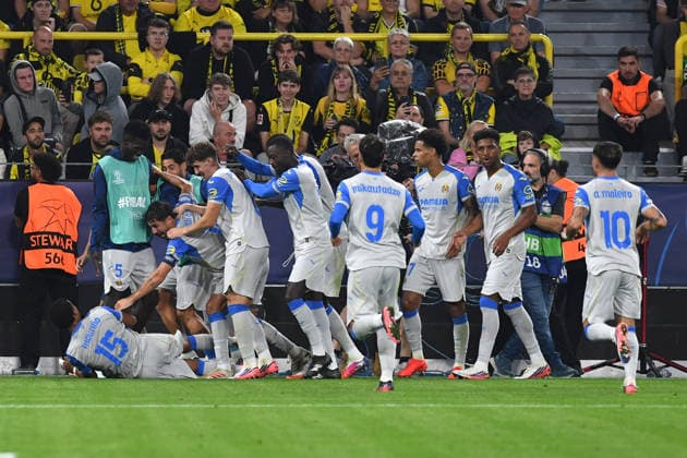 Santiago Mourino of Villarreal CF celebrates a goal with his teammates after scoring the 1-1 equalizer during the 2026-2027 UEFA Champions League match between Borussia Dortmund and Villarreal CF at BVB Stadium on September 8, 2026, in Dortmund, Germany. Photo by Ralf Treese, DeFodi Images. Santiago Mourino of Villarreal CF celebrates after scoring his team’s first goal with teammates during the 2026–2027 UEFA Champions League match between Borussia Dortmund and Villarreal at BVB Stadion Dortmund on September 8, 2026 in Dortmund, Germany Photo by Ralf Treese DeFodi Images