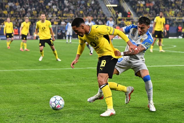 Ethan Nwaneri of Borussia Dortmund and Alberto Moleiro of Villarreal CF battle for the ball during the 2026–2027 UEFA Champions League match between Borussia Dortmund and Villarreal CF at BVB Stadion on September 8, 2026, in Dortmund, Germany. Photo by Ralf Treese, DeFodi Images. Ethan Nwaneri of Borussia Dortmund and Alberto Moleiro of Villarreal CF battle for the ball during the 2026–2027 UEFA Champions League match between Borussia Dortmund and Villarreal at BVB Stadion Dortmund on September 8, 2026 in Dortmund, Germany Photo by Ralf Treese DeFodi Images