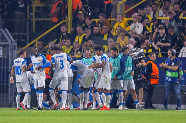 September 8, 2026, Soccer, Matchday 1 of the UEFA Champions League, Borussia Dortmund vs. Villarreal CF. Villarreal CF players celebrate Santiago Mourino s goal that tied the score at 1–1. Villarreal CF vs. Dortmund, Signal Iduna Park, North Rhine-Westphalia, Germany. xRHR PHOTO DEx Copyright: DennisxEwert RHR-FOTOx RHR-FOTO DE