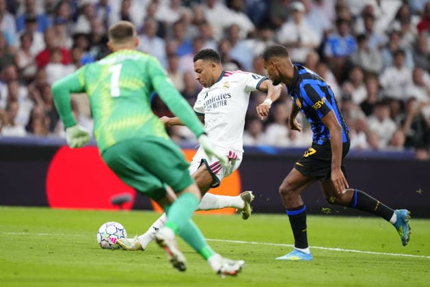 Real Madrid v Inter Milan - UEFA Champions League MADRID, SPAIN - SEPTEMBER 8: Kylian Mbappe centre-forward of Real Madrid and France and Andy Diouf right midfield of Inter and France compete for the ball during the UEFA Champions League match between Real Madrid C.F. and Inter Milan at Estadio Santiago Bernabeu on September 8, 2026 in Madrid, Spain. Jose Hernandez Anadolu Madrid Spain. Editorial use only. Please get in touch for any other usage.  Copyright: x2026xAnadoluxJosexHernandezx