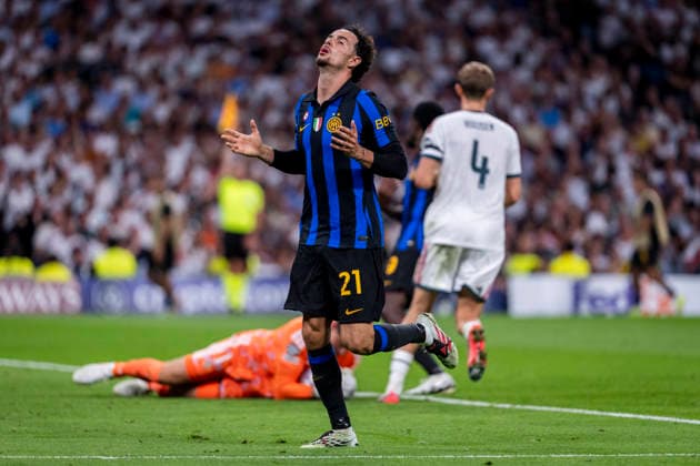 Real Madrid C.F. v FC Internazionale Milano - UEFA Champions League 2026 27 League Phase MD1 MADRID, SPAIN - SEPTEMBER 8: Curtis Jones of FC Internazionale Milano reacts after missing a goal during the UEFA Champions League 2026 27 League Phase MD1 match between Real Madrid C.F. and FC Internazionale Milano at Estadio Santiago Bernabeu on September 8, 2026 in Madrid, Spain. Madrid Estadio Bernabeu Madrid Spain Copyright: xAlbertoxGardinx AGardin_20260908_Foot_Cha_Rea_Mad_Inter_0196