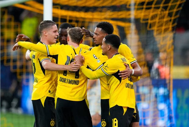 Borussia Dortmund players celebrate together after a goal. Borussia Dortmund vs. Villarreal CF, Soccer, UEFA Champions League, Matchday 1, 2026–2027 season, September 8, 2026 Borussia Dortmund vs. Villarreal CF, Soccer, UEFA Champions League, Matchday 1, 2026–2027 season, September 8, 2026 Dortmund Copyright: xEibner-Pressefoto ScottxColemanx EP_SCN