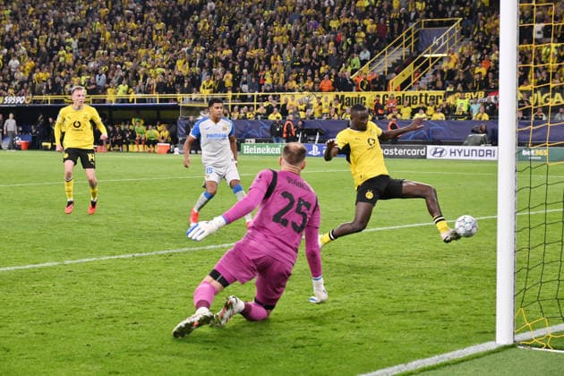 Serhou Guirassy of Borussia Dortmund (right) scores the goal to make it 2-1 on September 8, 2026, in the 2026-2027 UEFA Champions League, Matchday 1, Borussia Dortmund vs. Villarreal. UEFA regulations prohibit any use of photographs as image sequences and or quasi-video. Dortmund, Signal Iduna Park, North Rhine-Westphalia, Germany Team2