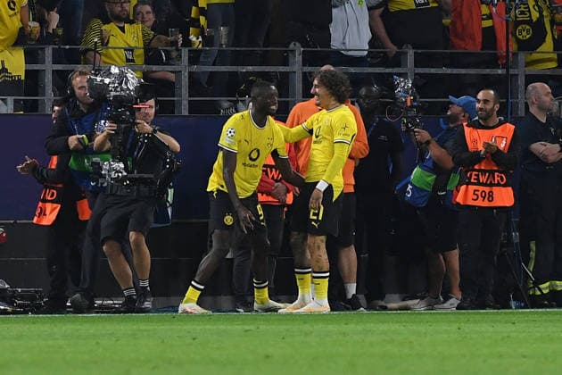 Serhou Guirassy of Borussia Dortmund and Fabio Silva of Borussia Dortmund celebrate a goal, cheering with their teammates after scoring the 2-1 goal during the 2026-2027 UEFA Champions League match between Borussia Dortmund and Villarreal CF, at BVB Stadium on September 8, 2026, in Dortmund, Germany. Photo by Ralf Treese, DeFodi Images. Serhou Guirassy of Borussia Dortmund and Fabio Silva of Borussia Dortmund celebrate after scoring their team’s second goal with teammates during the 2026–2027 UEFA Champions League match between Borussia Dortmund and Villarreal at BVB Stadion Dortmund on September 8, 2026 in Dortmund, Germany Photo by Ralf Treese DeFodi Images