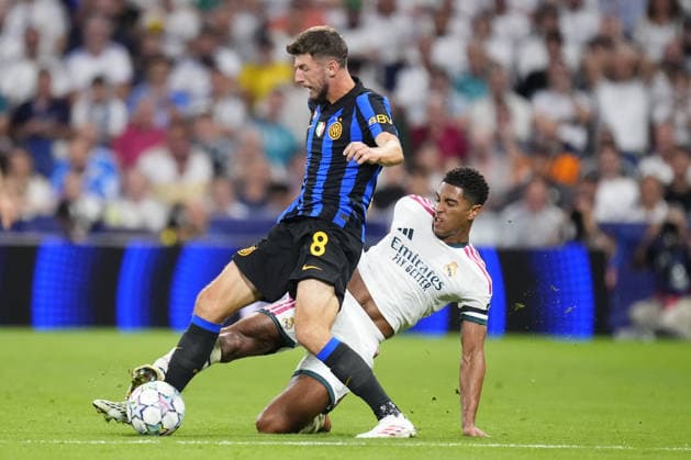 Real Madrid v Inter Milan - UEFA Champions League MADRID, SPAIN - SEPTEMBER 8: Petar Sucic central midfield of Inter and Croatia and Jude Bellingham attacking midfield of Real Madrid and England compete for the ball during the UEFA Champions League 2026 27 League Phase MD1 match between Real Madrid and Inter Milan at Estadio Santiago Bernabeu on September 8, 2026 in Madrid, Spain. Jose Hernandez Anadolu Madrid Spain. Editorial use only. Please get in touch for any other usage.  Copyright: x2026xAnadoluxJosexHernandezx