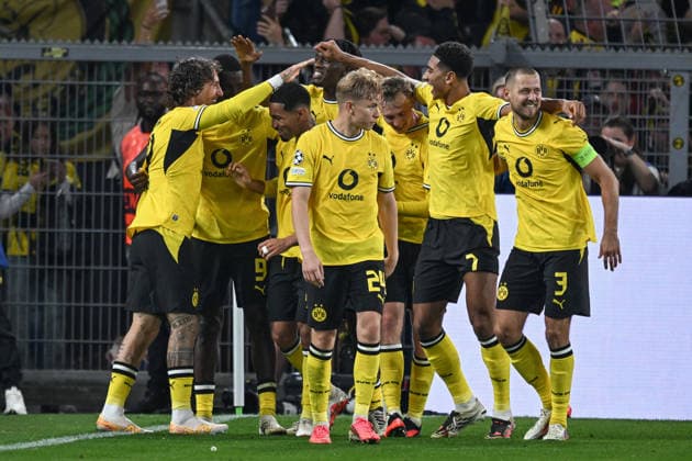 Serhou Guirassy of Dortmund celebrates with his teammates after scoring the goal that made it 2–1 on September 8, 2026 ¢ Soccer, Champions League, Borussia Dortmund vs. Villarreal Club de Fútbol, Signal Iduna Park, Dortmund, North Rhine-Westphalia, Germany Copyright: xpepphotox xHorstxMauelshagenx pep00321, pep_20260908_hm_419189