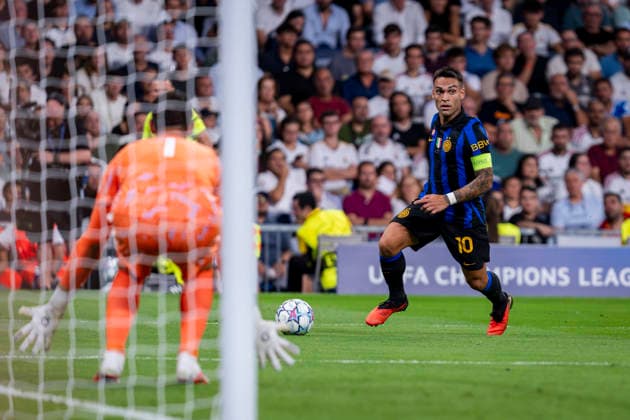 Real Madrid C.F. v FC Internazionale Milano - UEFA Champions League 2026 27 League Phase MD1 MADRID, SPAIN - SEPTEMBER 8: Lautaro Martinez of FC Internazionale Milano is in action with the ball during the UEFA Champions League 2026 27 League Phase MD1 match between Real Madrid C.F. and FC Internazionale Milano at Estadio Santiago Bernabeu on September 8, 2026 in Madrid, Spain. Madrid Estadio Bernabeu Madrid Spain Copyright: xAlbertoxGardinx AGardin_20260908_Foot_Cha_Rea_Mad_Inter_0223