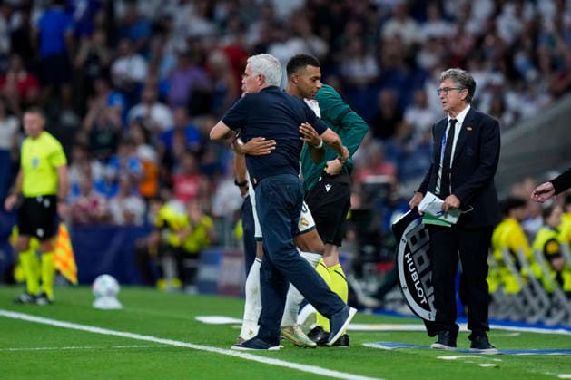ESP: Real Madrid - Inter Milan. UEFA Champions League. Matchday 1 Kylian Mbappe of Real Madrid CF and Jose Mourinho, head coach of Real Madrid CF during the UEFA Champions League match, matchday 1, between Real Madrid and FC Inter de Milan played at Santiago Bernabeu Stadium on 8 Sep, 2026 in Madrid, Spain. kpng Copyright: xCesarxCebollax xPRESSINPHOTOx PS_2627_UCL_RMA_INT_133