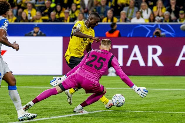 DORTMUND - Serhou Guirassy of Borussia Dortmund shoots under pressure from Villarreal CF goalkeeper Peter Gulacsi during the UEFA Champions League match between Borussia Dortmund and Villarreal CF at Signal Iduna Park on 08 September 2026 in Dortmund, Germany. MARCEL TER BALS ANP UEFA Champions League 2026 27 xVIxANPxSportx xMarcelxterxBalsxIVx 567693168 originalFilename: 567693168.jpg
