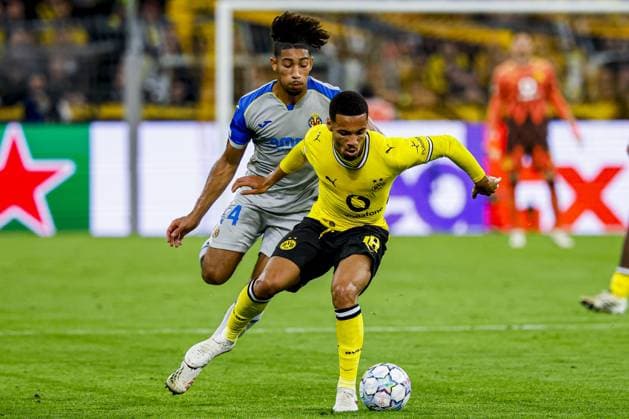 DORTMUND - Ethan Nwaneri of Borussia Dortmund (R) battles for possession with Nathan Saliba of Villarreal CF (L) during the UEFA Champions League match between Borussia Dortmund and Villarreal CF at Signal Iduna Park on 08 September 2026 in Dortmund, Germany. MARCEL TER BALS ANP UEFA Champions League 2026 27 xVIxANPxSportx xMarcelxterxBalsxIVx 567693253 originalFilename: 567693253.jpg