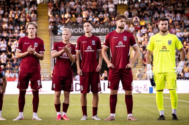 VfR Aalen vs. SSV Ulm 1846 Soccer, Regionalliga Southwest, Matchday 6, Bediani Arena Aalen, September 8, 2026. Players entering the field (from left): Oliver Wähling (SSV Ulm 1846 Soccer), 10, Per Lockl SSV Ulm 1846 Soccer, 08 , Karl Kempf SSV Ulm 1846 Soccer, 14 , Daniel Hülsenbusch SSV Ulm 1846 Soccer, 04 , Radomir Novakovic SSV Ulm 1846 Soccer, 01 VfR Aalen vs. SSV Ulm 1846 Soccer, Regionalliga Südwest, Matchday 6, Bediani Arena, Aalen, September 8, 2009 Photo by Lucca Fundel, Aalen, Bediani Arena, Baden-Württemberg, Germany