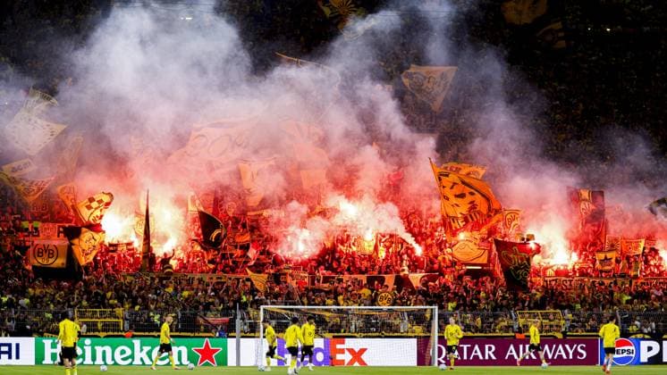 DORTMUND - Borussia Dortmund supporters light flares for the UEFA Champions League match between Borussia Dortmund and Villarreal CF at Signal Iduna Park on September 8, 2026 in Dortmund, Germany. MARCEL TER BALS ANP UEFA Champions League 2026 27 xVIxANPxSportx xMarcelxterxBalsxIVx 567695925 originalFilename: 567695925.jpg