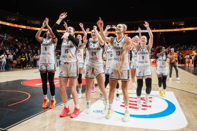 2026 FIBA Women’s Basketball World Cup: Germany vs. South Korea, September 8, 2026. Germany cheers and celebrates. Nyara Sabally (Germany), 8; Luisa Geiselsoder (Germany), 15; Lina Sontag (Germany, 24), Leonie Fiebich (Germany, 13), Emma Eichmeyer (Germany, 9), basketball, FIBA Women’s Basketball World Cup 2026, Final Phase, Qualification for the Quarterfinals: Germany vs. South Korea on September 8, 2026, at the Uber Arena, Berlin Copyright: xBEAUTIFULxSPORTS Tonhäuserx