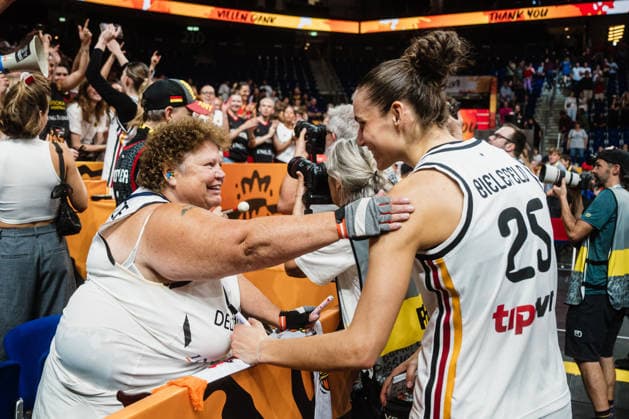 FIBA Women’s Basketball World Cup 2026: Germany vs. South Korea, September 8, 2026. Clara Bielefeld (Germany), 25, signs an autograph and is handed a basketball by a fan. FIBA Women’s Basketball World Cup 2026, Final Round, Qualification for the Quarterfinals: Germany vs. South Korea on September 8, 2026, at the Uber Arena, Berlin Copyright: xBEAUTIFULxSPORTS Tonhäuserx
