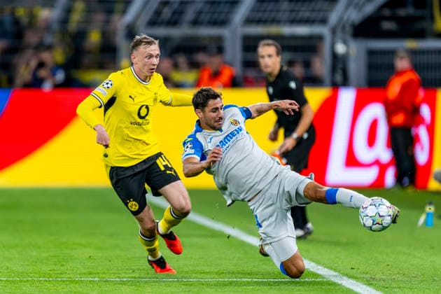 DORTMUND l Borussia Dortmund forward Maximilian Beier and Villarreal CF midfielder Nathan Saliba during the UEFA Champions League match between Borussia Dortmund and Villarreal at BVB Stadion Dortmund on September 8, 2026, in Dortmund, Germany. Photo by DeFodi Images
