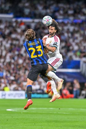 September 8, 2026, Madrid, Madrid, Spain: 17 MARC CUCURELLA of Real Madrid CF contests the ball with a header against 23 NICOLO BARELLA of F. C. Internazionale Milano during the match on Matchday 1 of the group stage of the 2026 27 UEFA Champions League between REAL MADRID C.F. and F.C. INTERNAZIONALE MILANO, played at the Bernabo u Stadium on September 8, 2026, in Madrid, Spain. Madrid Spain - ZUMAc312 20260908_zsp_c312_359 Copyright: xOscarxManuelxSanchezx