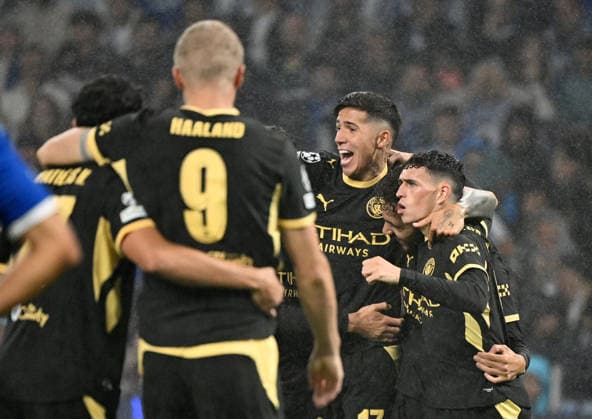 Sport Bilder des Tages #2 FC Porto v Manchester City - UEFA Champions League PORTO, PORTUGAL - SEPTEMBER 28: Erling Haaland and Enzo Fernandez of Man City celebrate a goal during the UEFA Champions League 2026 27 League Phase MD1 match between FC Porto and Manchester City at Estadio do Dragao on September 08, 2026 in Porto, Portugal. Alex Juarez Anadolu Porto Portugal. Editorial use only. Please get in touch for any other usage.  Copyright: x2026xAnadoluxAlexxJuarezx