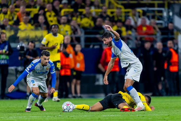 DORTMUND l r Villarreal CF forward Georges Mikautadze, Borussia Dortmund midfielder Felix Nmecha, and Villarreal CF midfielder Santi Comesana during the UEFA Champions League match between Borussia Dortmund and Villarreal at BVB Stadion Dortmund on September 8, 2026, in Dortmund, Germany. Photo by DeFodi Images