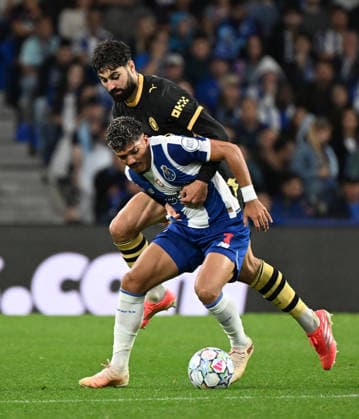 FC Porto v Manchester City - UEFA Champions League PORTO, PORTUGAL - SEPTEMBER 28: Josko Gvardiol of Man City and William Gomes of Porto in action during the UEFA Champions League 2026 27 League Phase MD1 match between FC Porto and Manchester City at Estadio do Dragao on September 08, 2026 in Porto, Portugal. Alex Juarez Anadolu Porto Portugal. Editorial use only. Please get in touch for any other usage.  Copyright: x2026xAnadoluxAlexxJuarezx