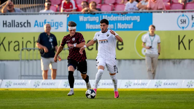 v li Linus Weik SGV, 14, Mert Tasdelen SVS, 11, tackle, game scene, duel, tackle, tackling, dynamics, action, 08 09 2026, Sandhausen, Germany, soccer, Regionalliga Südwest, SV Sandhausen, SGV Heilbronn Freiberg xozx