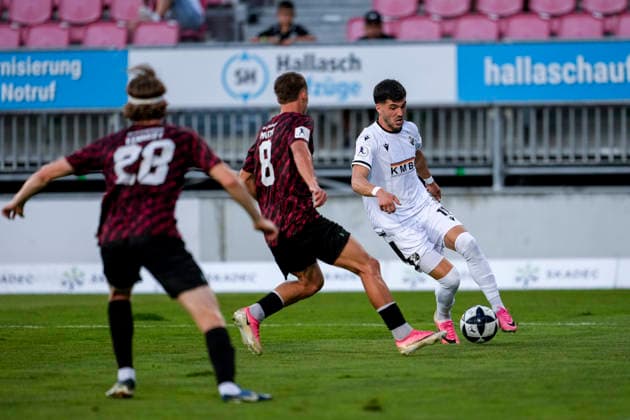 v li Scott Kennedy SGV, 28, Michael Martin SGV, 8, Mert Tasdelen SVS, 11, tackle, game scene, duel, tackle, tackling, dynamics, action, 08 09 2026, Sandhausen, Germany, soccer, Regionalliga Southwest, SV Sandhausen vs. SGV Heilbronn Freiberg xozx