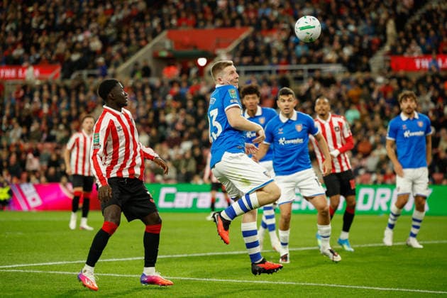 Sunderland v Hull City, Carabao Cup Matt Targett of Hull City concedes a corner kickduring the Sunderland v Hull City Carabao Cup 3rd Round match at the Stadium of Light, Sunderland, England on 8 September 2026 Credit: Craig Cowan Every Second Media Editorial use only. All images are copyright Every Second Media Limited. No images may be reproduced without prior permission. All rights reserved. Premier League and Football League images are subject to licensing agreements with Football DataCo Limited. see https: www.football-dataco.com Copyright: xIMAGO EveryxSecondxMediax ESM-2144-0123 CraigxCowanx xEveryxSecondxMediax