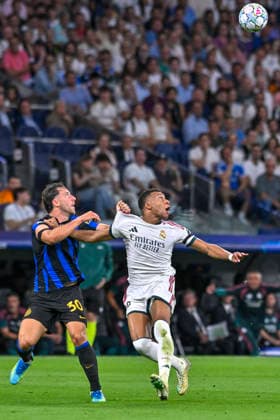 September 8, 2026, Madrid, Madrid, Spain: 10 KYLIAN MBAPPE of Real Madrid CF and 30 CARLOS AUGUSTO of F. C. Internazionale Milano disputes a ball during the match on Matchday 1 of the group stage of the 2026 27 UEFA Champions League between REAL MADRID C.F. and F.C. INTERNAZIONALE MILANO, played at the Bernabo u Stadium on September 8, 2026, in Madrid, Spain. Madrid Spain - ZUMAc312 20260908_zsp_c312_396 Copyright: xOscarxManuelxSanchezx