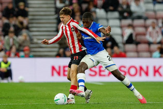 Sunderland v Hull City, Carabao Cup Lucas Gourna-Douath of Hull City battles with Chris Rigg of Sunderland during the Sunderland v Hull City Carabao Cup 3rd Round match at the Stadium of Light, Sunderland, England on 8 September 2026 Credit: Craig Cowan Every Second Media Editorial use only. All images are copyright Every Second Media Limited. No images may be reproduced without prior permission. All rights reserved. Premier League and Football League images are subject to licensing agreements with Football DataCo Limited. see https: www.football-dataco.com Copyright: xIMAGO EveryxSecondxMediax ESM-2144-0135 CraigxCowanx xEveryxSecondxMediax