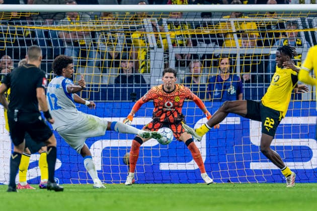 DORTMUND Borussia Dortmund goalkeeper Gregor Kobel during the UEFA Champions League match between Borussia Dortmund and Villarreal at BVB Stadion Dortmund on September 8, 2026, in Dortmund, Germany. Photo by DeFodi Images