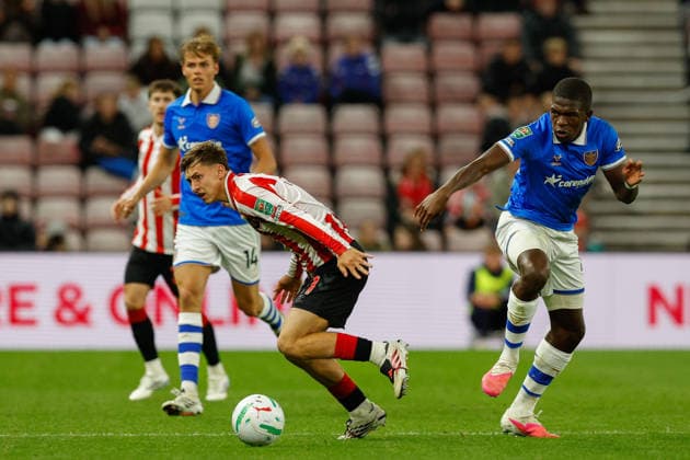 Sunderland v Hull City, Carabao Cup Chris Rigg of Sunderland beats Lucas Gourna-Douath of Hull City during the Sunderland v Hull City Carabao Cup 3rd Round match at the Stadium of Light, Sunderland, England on 8 September 2026 Credit: Craig Cowan Every Second Media Editorial use only. All images are copyright Every Second Media Limited. No images may be reproduced without prior permission. All rights reserved. Premier League and Football League images are subject to licensing agreements with Football DataCo Limited. see https: www.football-dataco.com Copyright: xIMAGO EveryxSecondxMediax ESM-2144-0147 CraigxCowanx xEveryxSecondxMediax