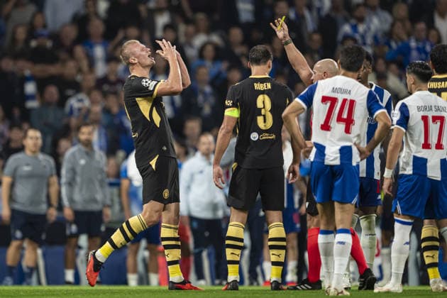 PORTO, PORTUGAL - SEPTEMBER 8: Erling Haaland receives a yellow card and reacts during the UEFA Champions League 2026 27 League Phase MD1 match between FC Porto and Manchester City at Estadio do Dragao on September 8, 2026 in Porto, Portugal (Photo by Pedro Loureiro Sports Press Photo SPP) Copyright: xSportsxPressxPhotox Sportspressphoto_SPR226501