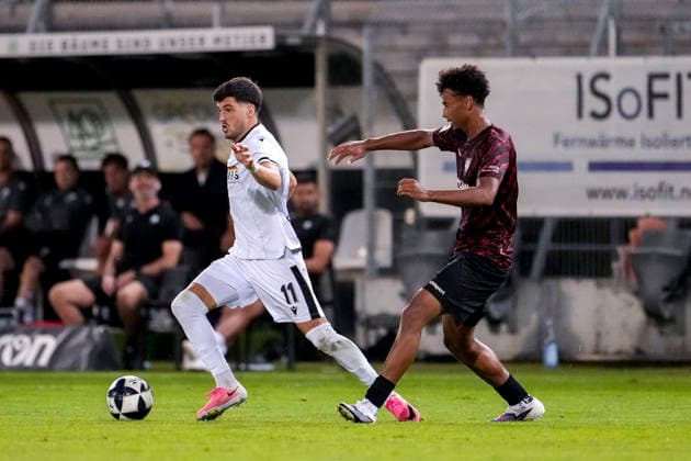 v li Mert Tasdelen SVS, 11, James Ojiekhai SGV, 13, tackle, game scene, duel, tackle, tackling, dynamics, action, 08 09 2026, Sandhausen, Germany, soccer, Regionalliga Southwest, SV Sandhausen vs. SGV Heilbronn Freiberg xozx