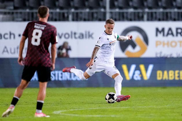 From left: Michael Martin (SGV), 8; Marco Kehl Gomez (SVS), 33; on the ball; action; game scene; September 8, 2026; Sandhausen, Germany; soccer; Regionalliga Südwest; SV Sandhausen vs. SGV Heilbronn Freiberg xozx